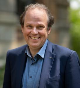 Jürgen Renn smiling into the camera
